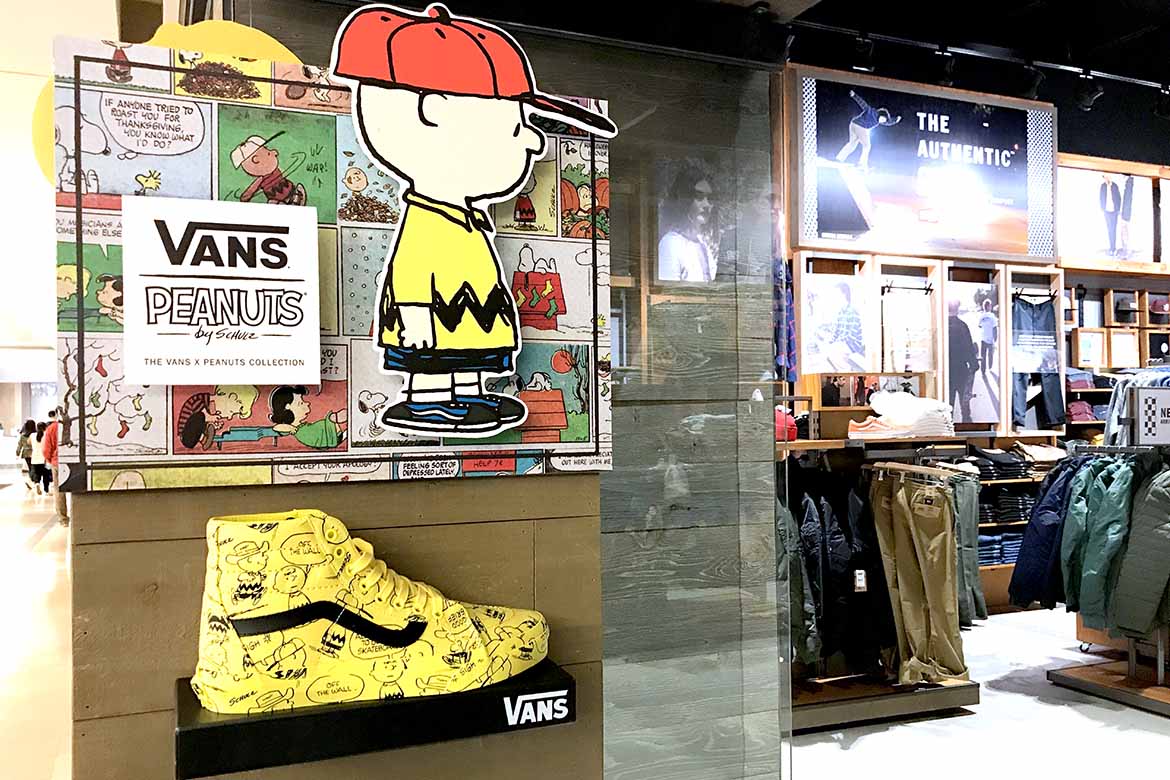 vans display shoe